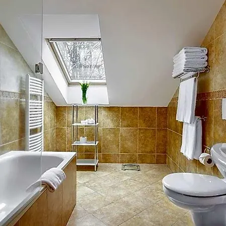 فندق Continental 4*